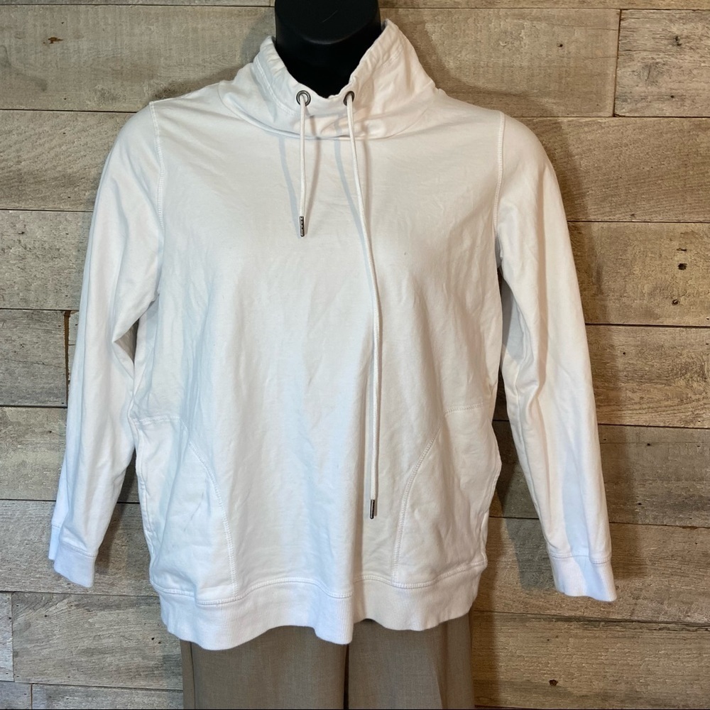 🛍️3/$30 Northern Reflections women’s white sweatshirt in size large
